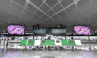 Photo of the large LED vision in the departure lobby of the first terminal north wing