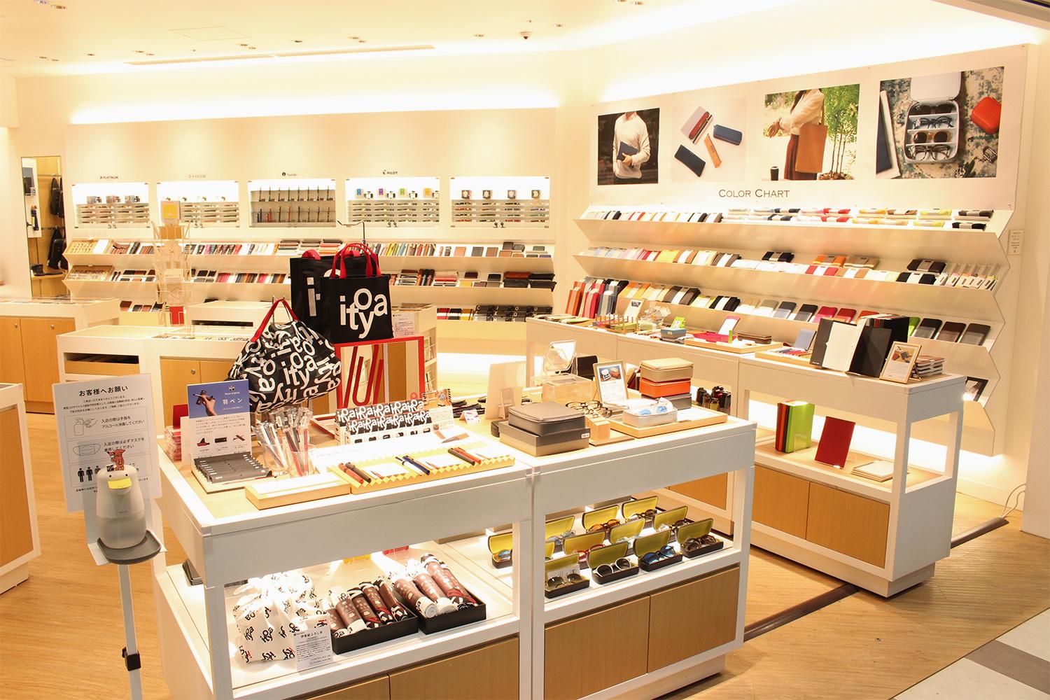 Interior photo of Itoya