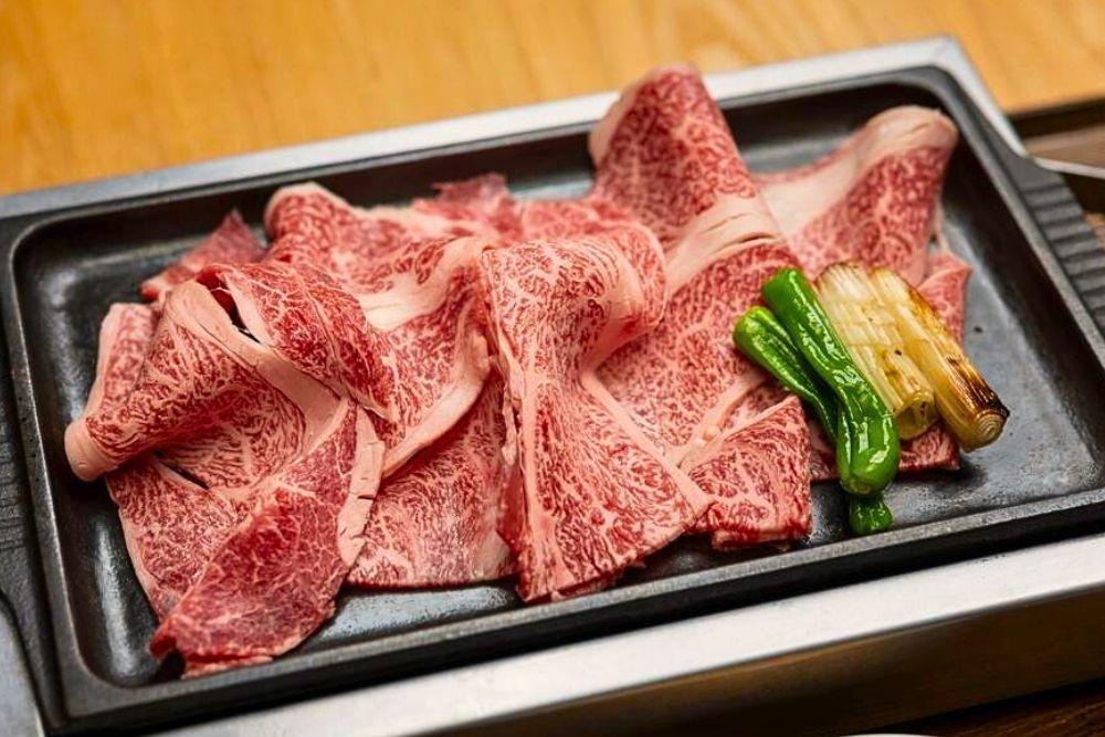 YAKISUKI   和牛上肩胛肉的照片