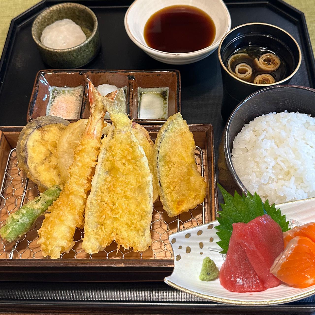 天ぷら・刺身定食の写真