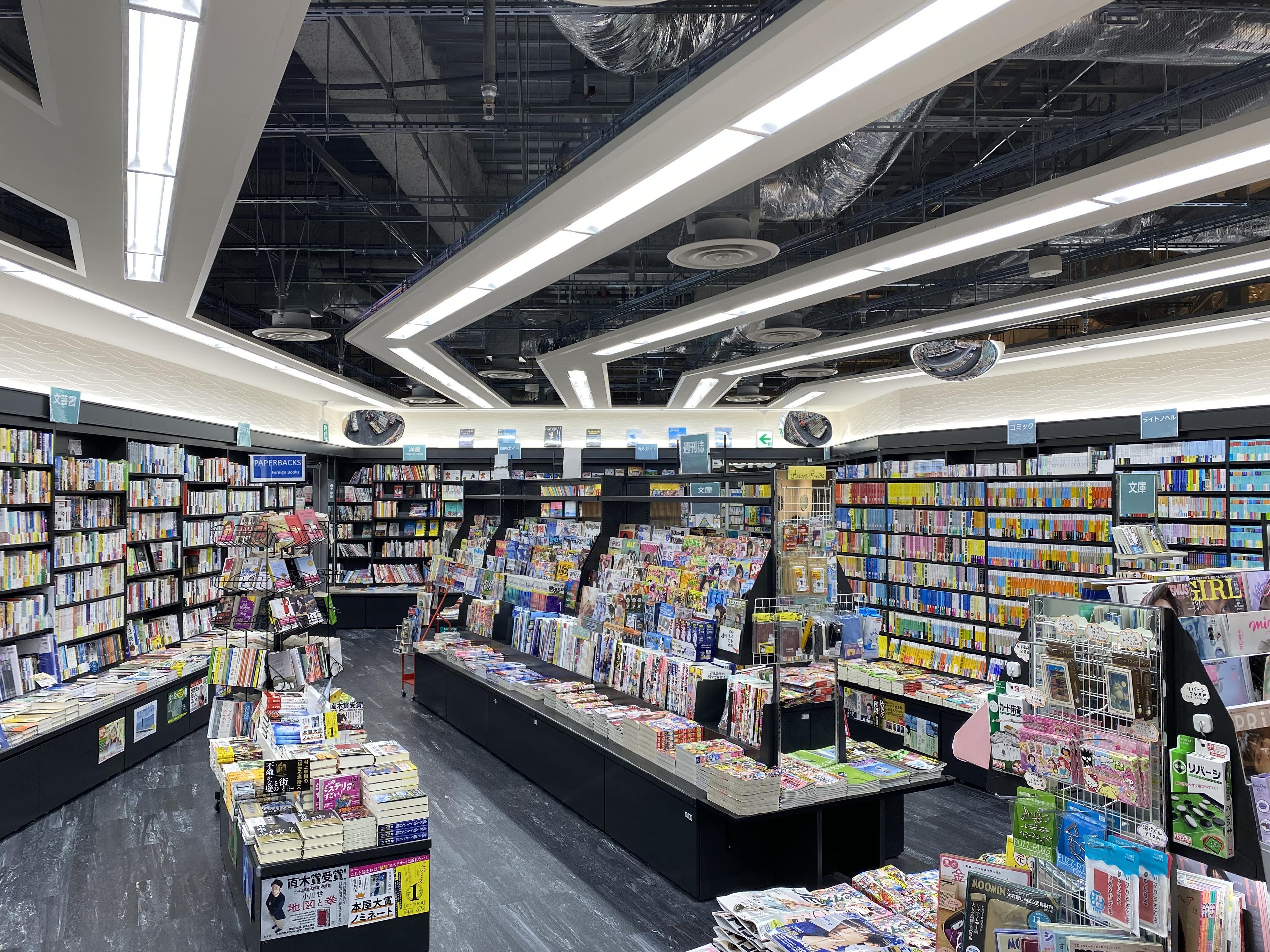 Interior photo of the Fa-So-La BOOKS Terminal 3 Shop