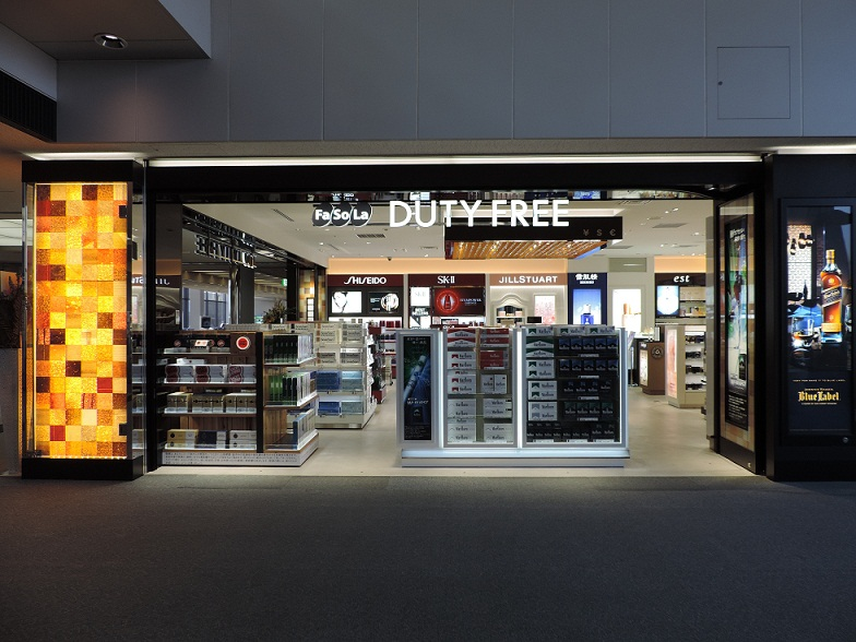 LUCKY STRIKE - Narita Airport's largest duty-free shop Fa-So-La's
