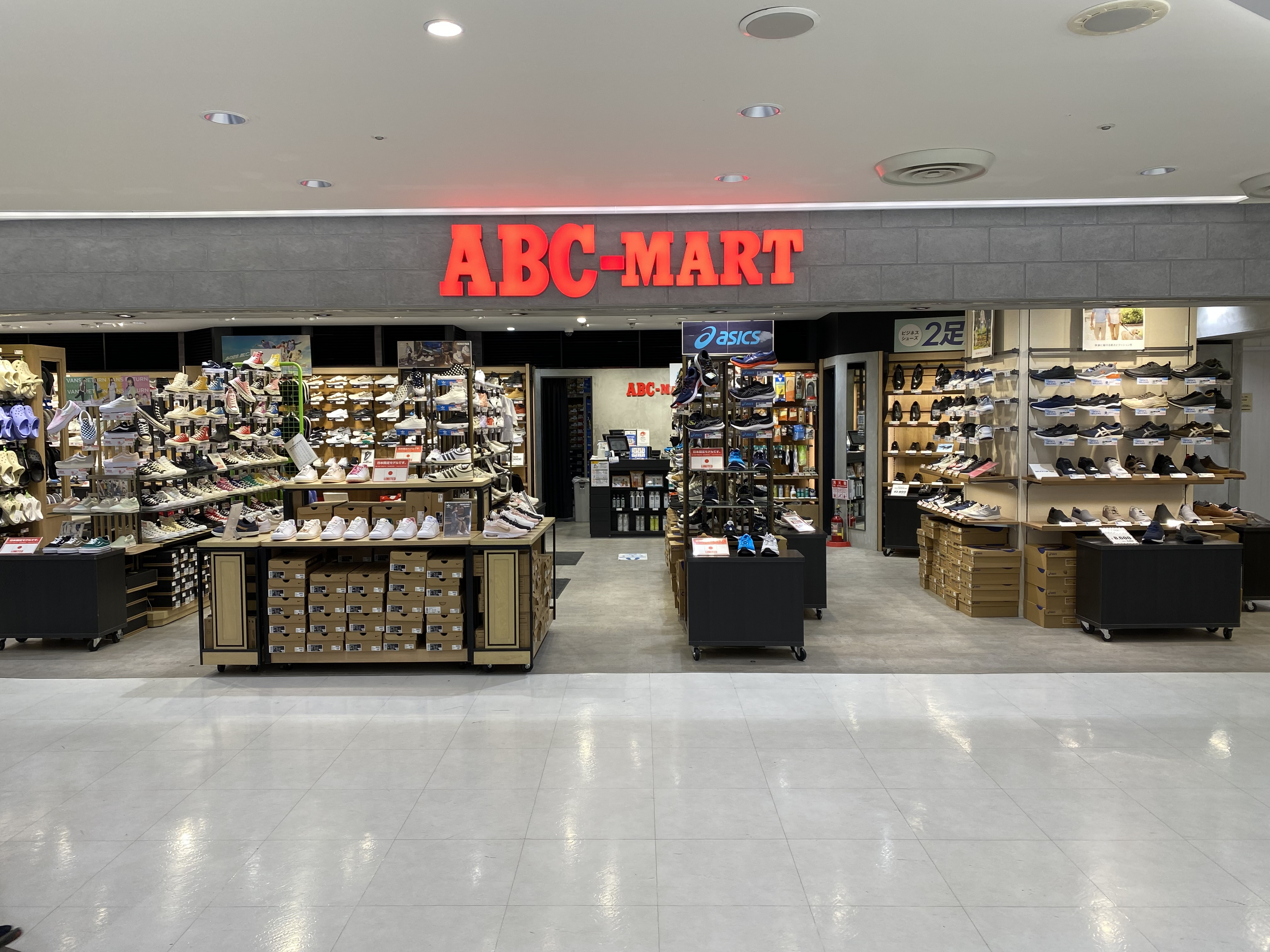 ABC-MART成田機場第1航廈店的店鋪外觀照片