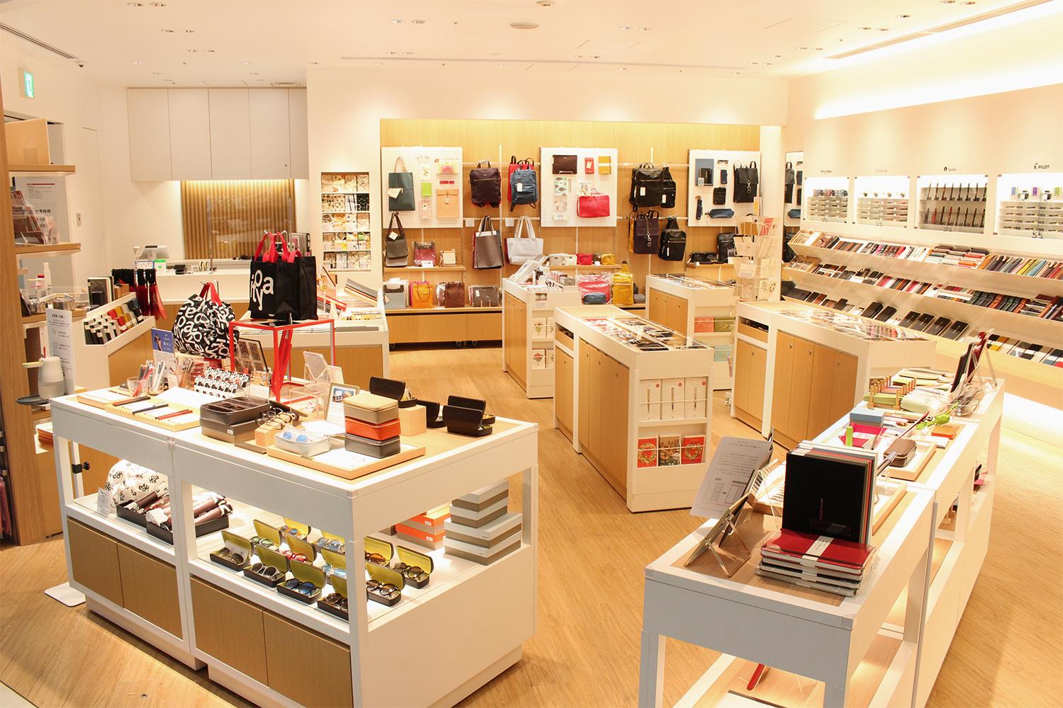 Interior photo of Itoya