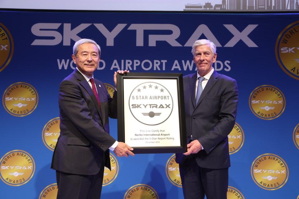 WORLD AIRPORT RATINGにおいて、５スター評価受賞時の様子