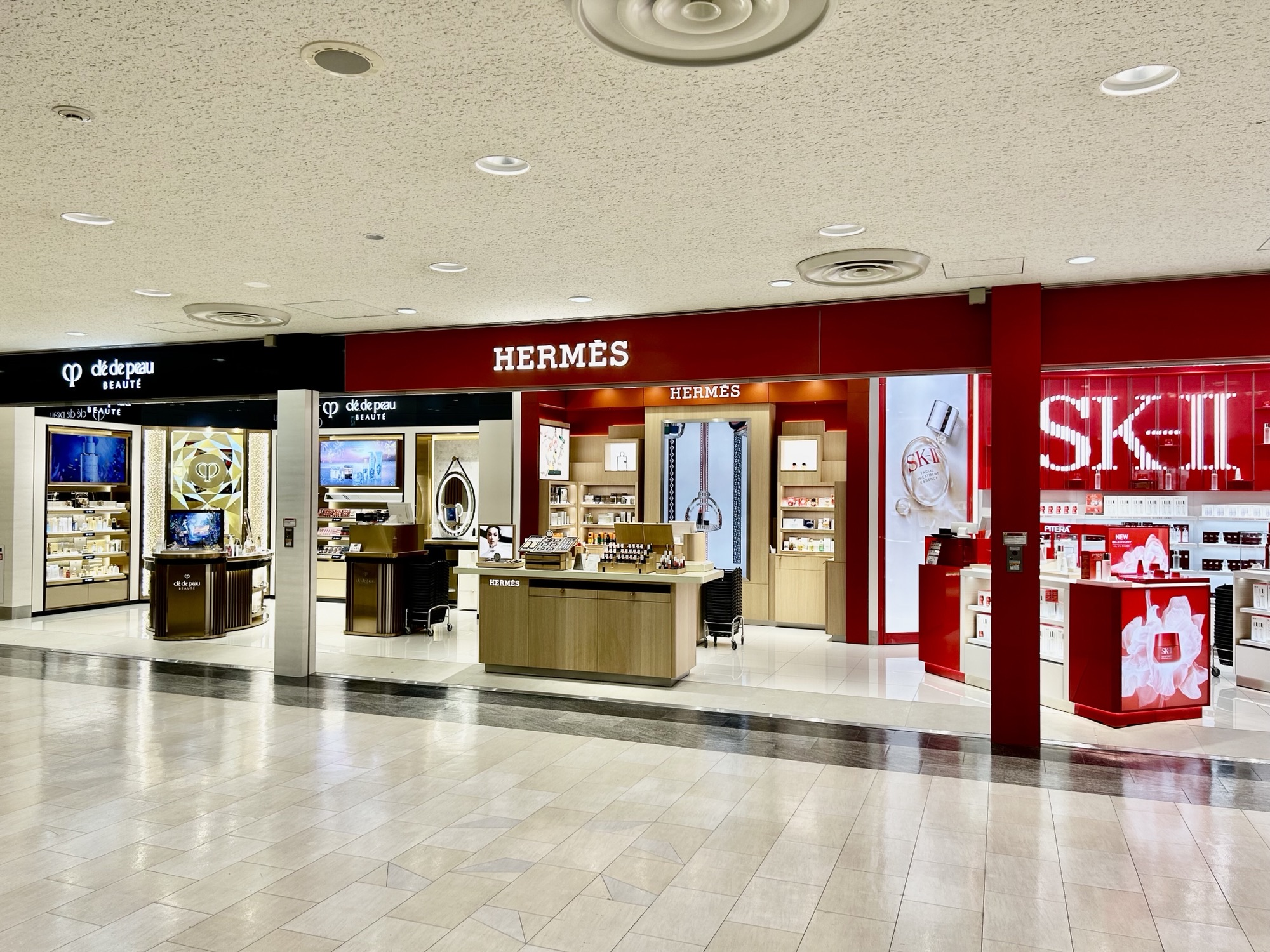 Cle de Peau Beaute/ HERMES/ SK-Ⅱ Cosmetic Boutique by JAPAN DUTY FREE的店鋪外觀照片